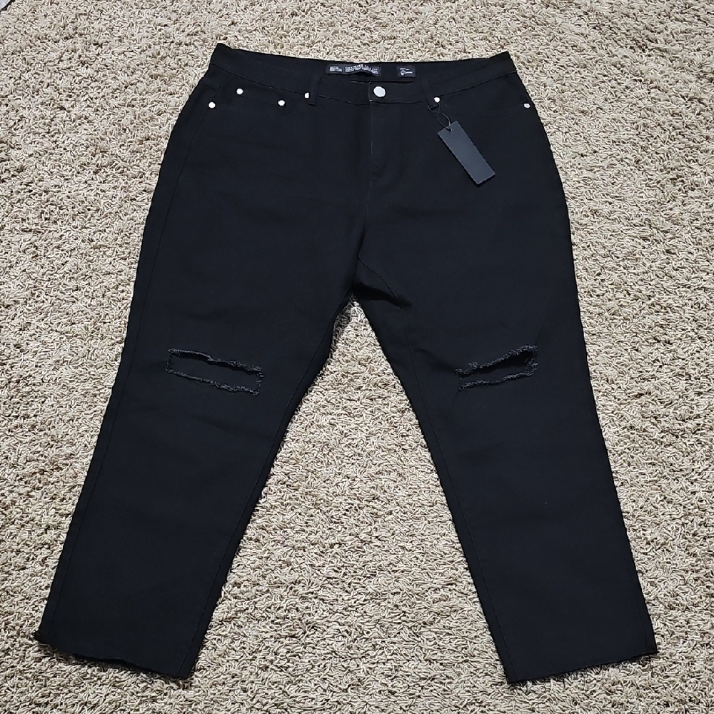 NWT City Chic Jeans Mom High Rise Cropped Distressed Black 18 Denim Pants